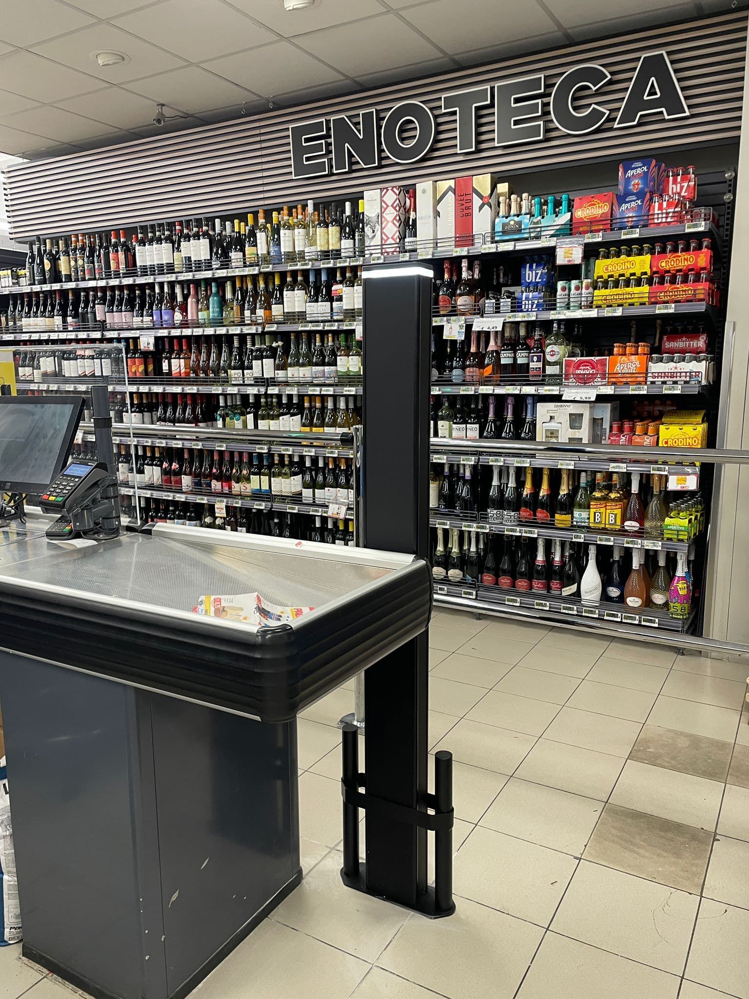 Showroom ECS Dossobuono con antenne, contapersone e dashboard installati