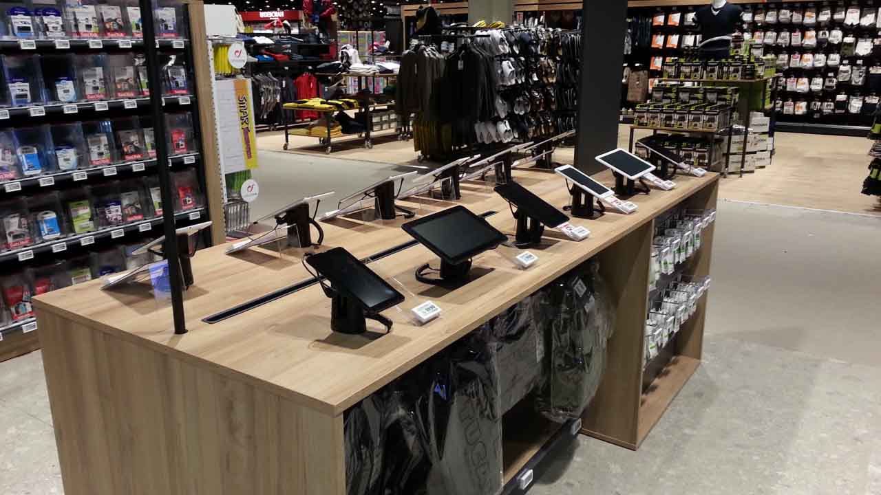 Espositore Libero Tocco per smartphone in un punto vendita